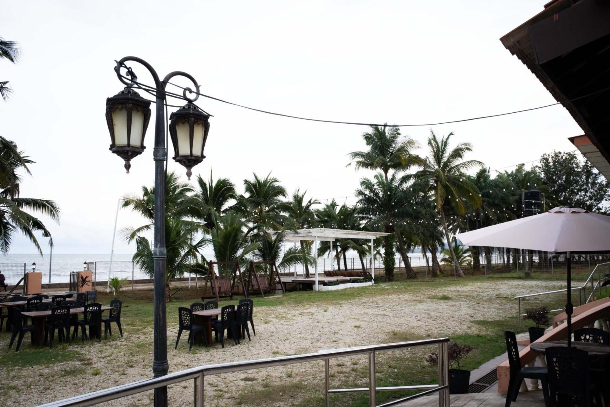 Blackstone Beach Resort Куантан Экстерьер фото